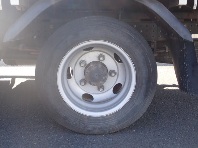 三菱ふそうキャンター平ボディ小型（2t・3t）[写真27]