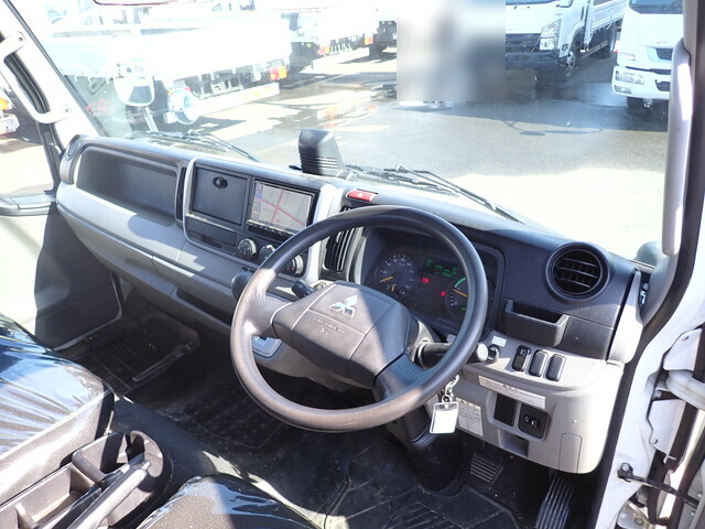 三菱ふそうキャンター平ボディ小型（2t・3t）[写真29]