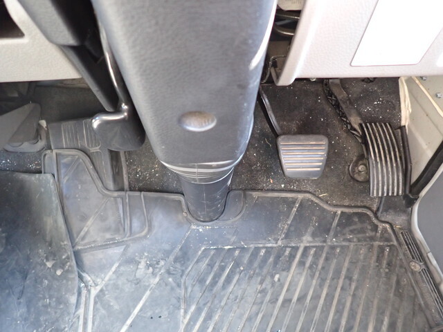 三菱ふそうキャンター平ボディ小型（2t・3t）[写真31]