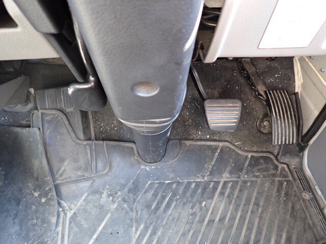 三菱ふそうキャンター平ボディ小型（2t・3t）[写真32]