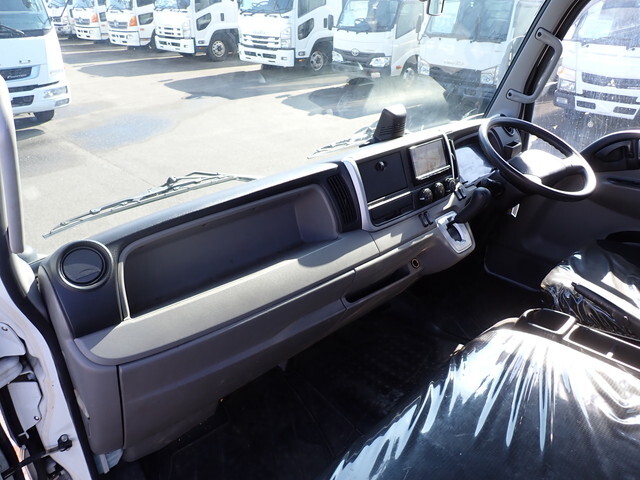 三菱ふそうキャンター平ボディ小型（2t・3t）[写真35]