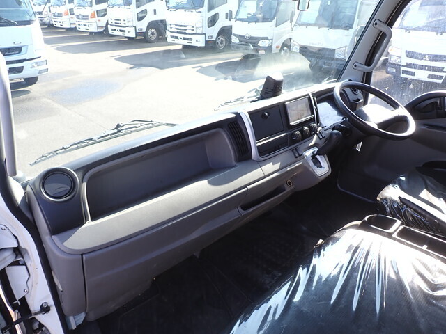 三菱ふそうキャンター平ボディ小型（2t・3t）[写真35]