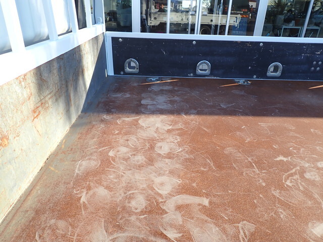 三菱ふそうキャンター平ボディ小型（2t・3t）[写真08]