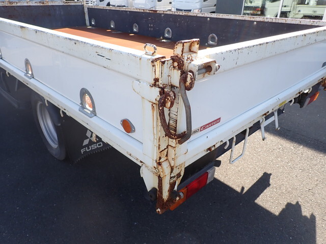 三菱ふそうキャンター平ボディ小型（2t・3t）[写真09]