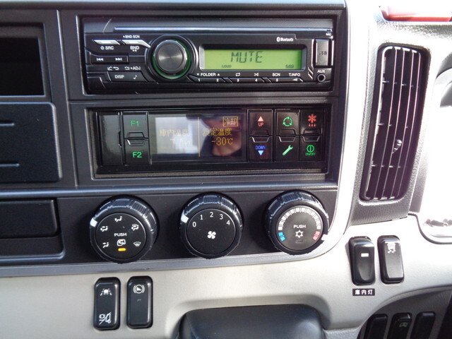 三菱ふそうキャンター冷凍車（冷蔵車）小型（2t・3t）[写真34]