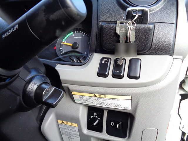 三菱ふそうキャンター冷凍車（冷蔵車）小型（2t・3t）[写真35]