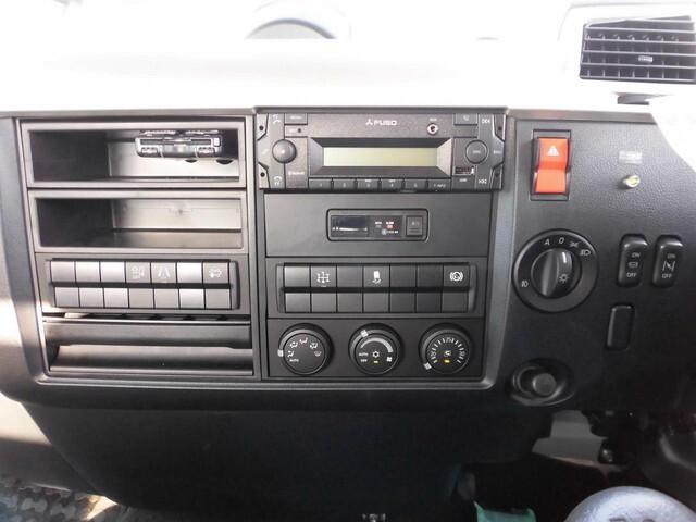 三菱ふそうファイターセルフクレーン4段増トン（6t・8t）[写真21]