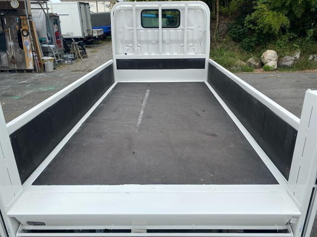 トヨタトヨエース平ボディ小型（2t・3t）[写真10]