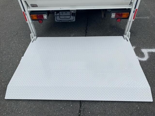 トヨタトヨエース平ボディ小型（2t・3t）[写真12]
