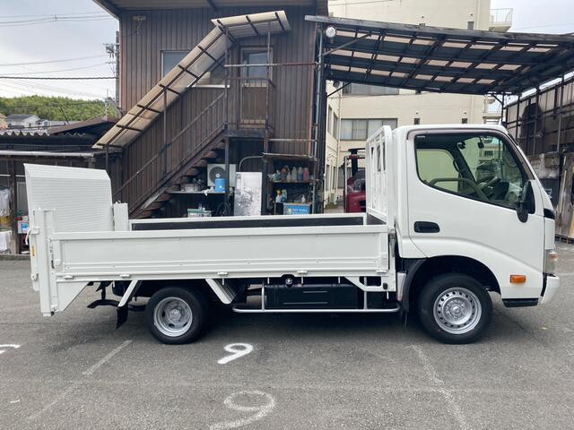 トヨタトヨエース平ボディ小型（2t・3t）[写真08]