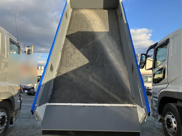 三菱ふそうスーパーグレートダンプ大型（10t）[写真12]