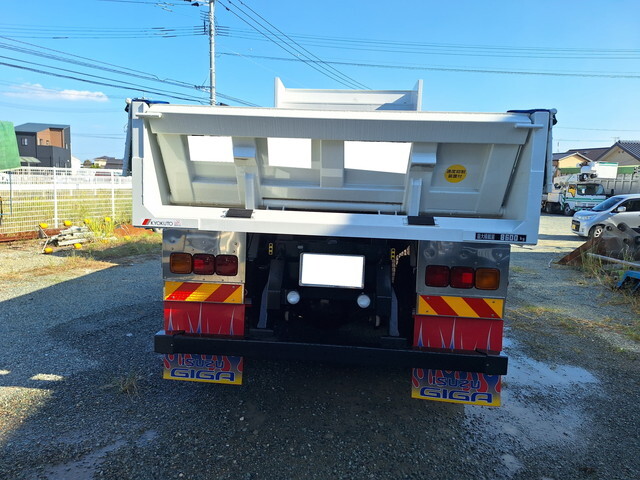 いすゞギガダンプ大型（10t）[写真02]