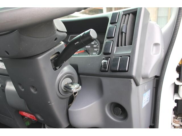 いすゞエルフクレーン4段小型（2t・3t）[写真32]