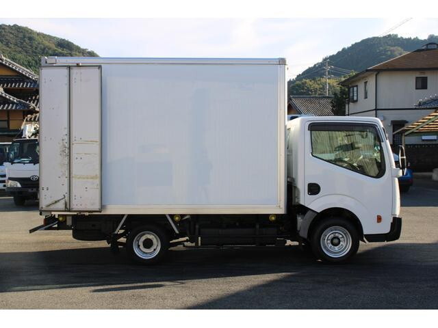 日産アトラスパネルバン小型（2t・3t）[写真10]