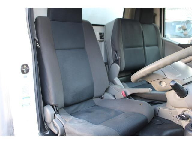 日産アトラスパネルバン小型（2t・3t）[写真37]