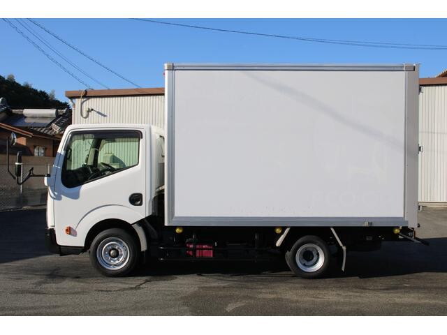 日産アトラスパネルバン小型（2t・3t）[写真05]