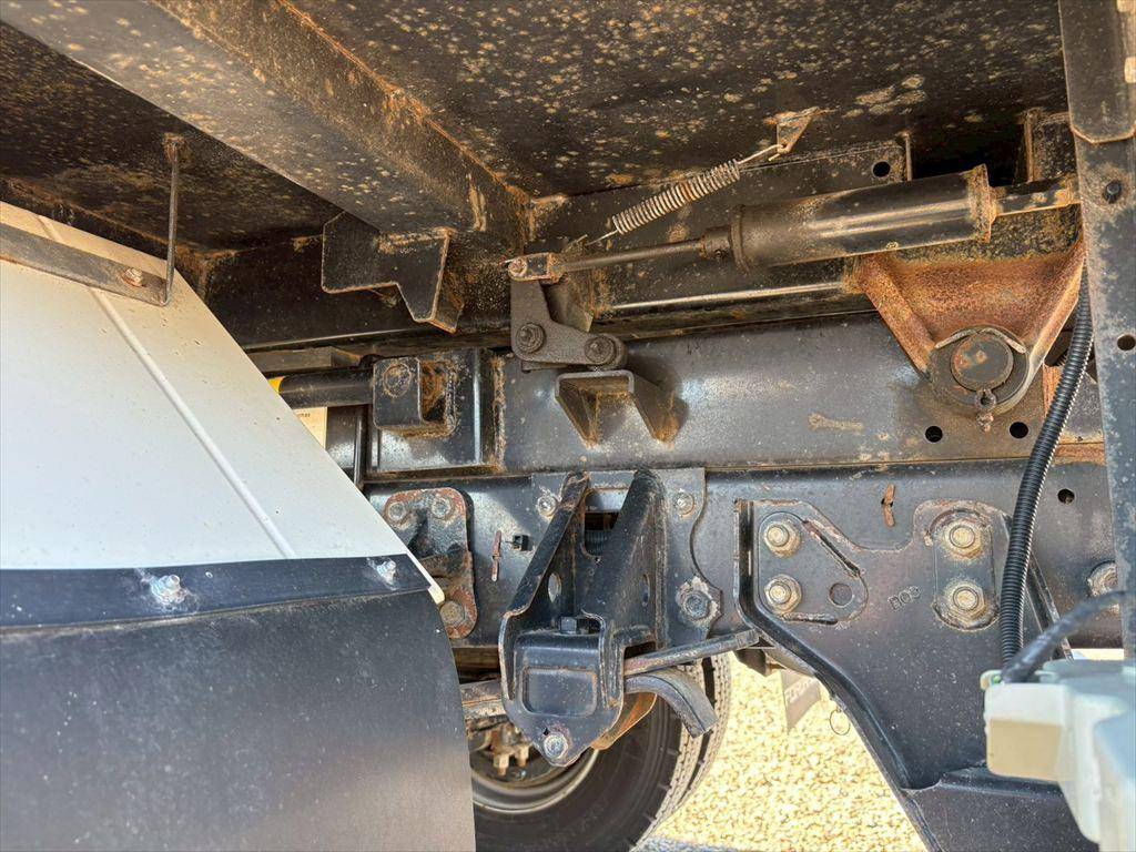 いすゞフォワード深ダンプ（土砂禁ダンプ）中型（4t）[写真15]