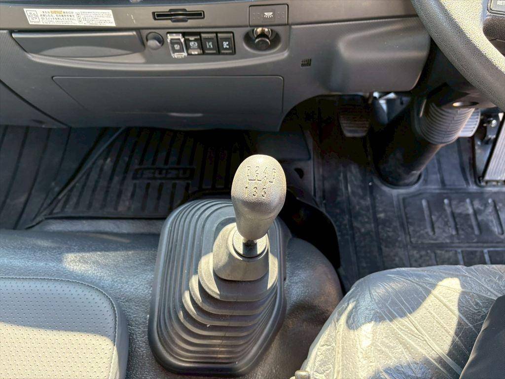 いすゞフォワード深ダンプ（土砂禁ダンプ）中型（4t）[写真23]