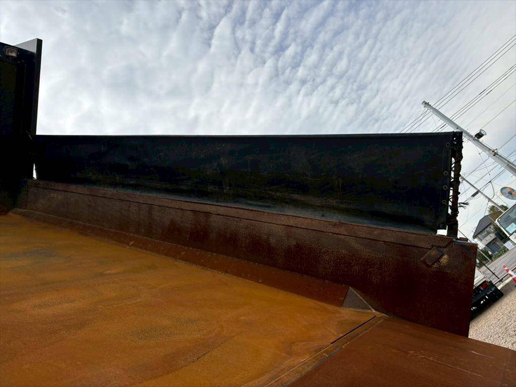 三菱ふそうスーパーグレートダンプ大型（10t）[写真10]