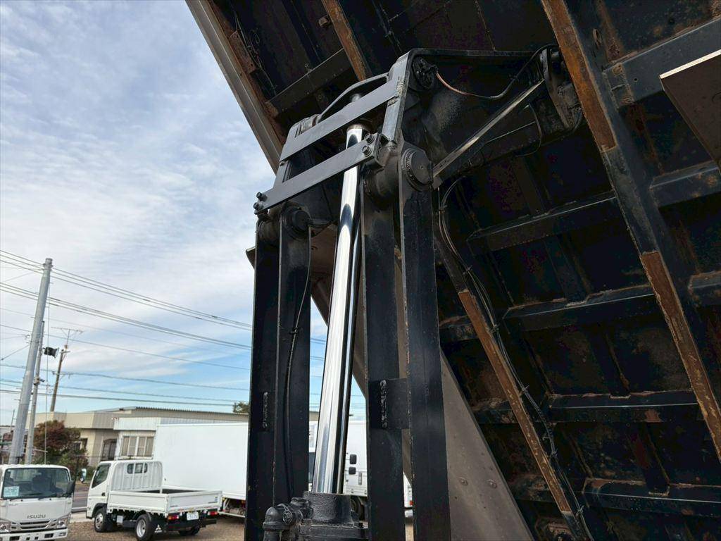 三菱ふそうスーパーグレートダンプ大型（10t）[写真14]