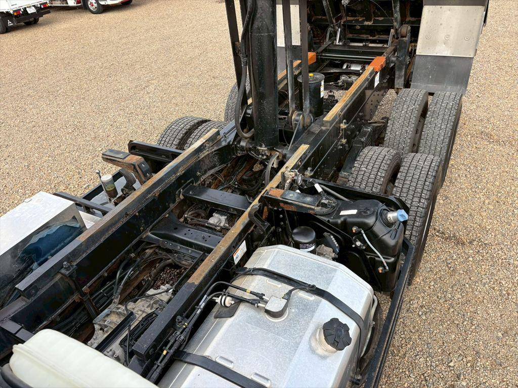 三菱ふそうスーパーグレートダンプ大型（10t）[写真15]