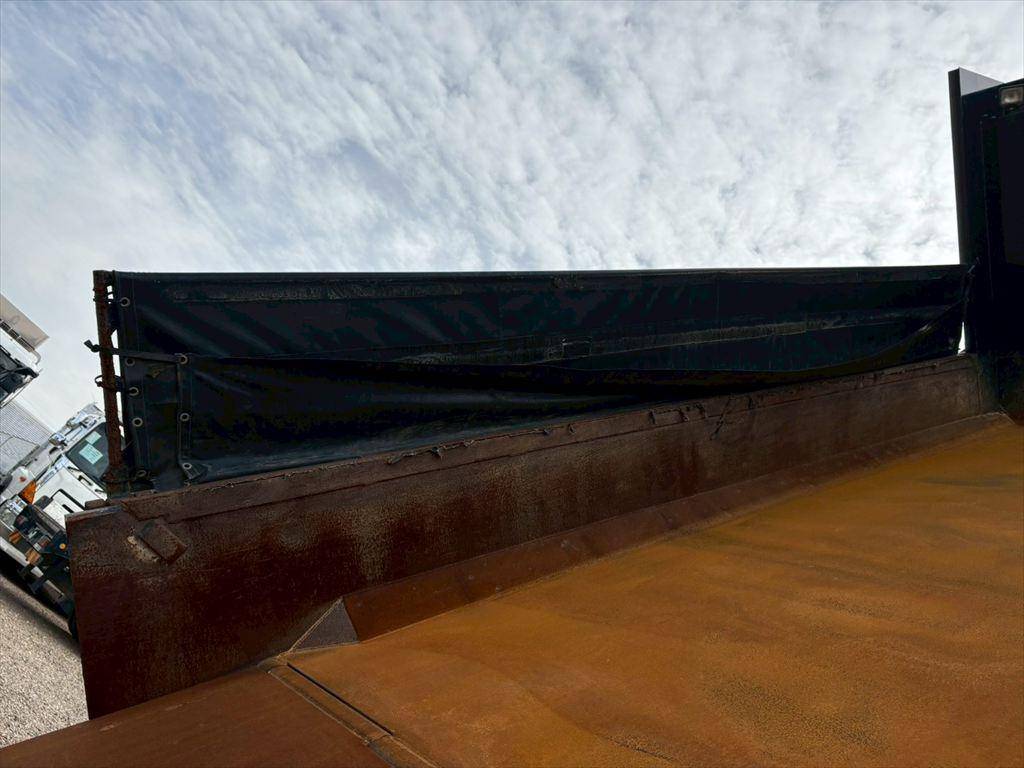 三菱ふそうスーパーグレートダンプ大型（10t）[写真09]