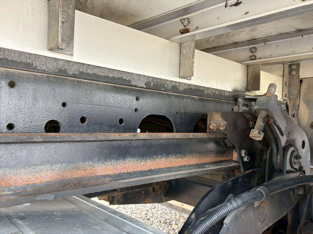 三菱ふそうファイター冷凍車（冷蔵車）中型（4t）[写真14]