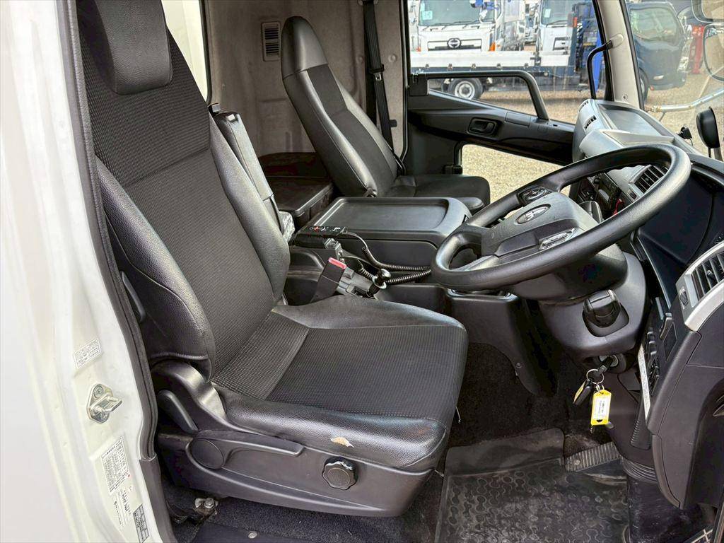 三菱ふそうファイター冷凍車（冷蔵車）中型（4t）[写真19]