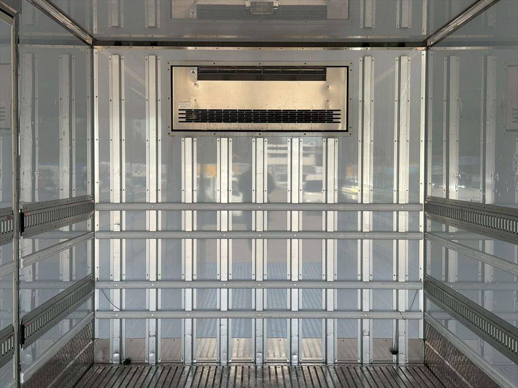 三菱ふそうファイター冷凍車（冷蔵車）中型（4t）[写真06]