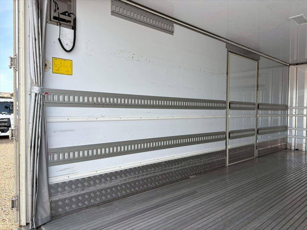 三菱ふそうファイター冷凍車（冷蔵車）中型（4t）[写真08]