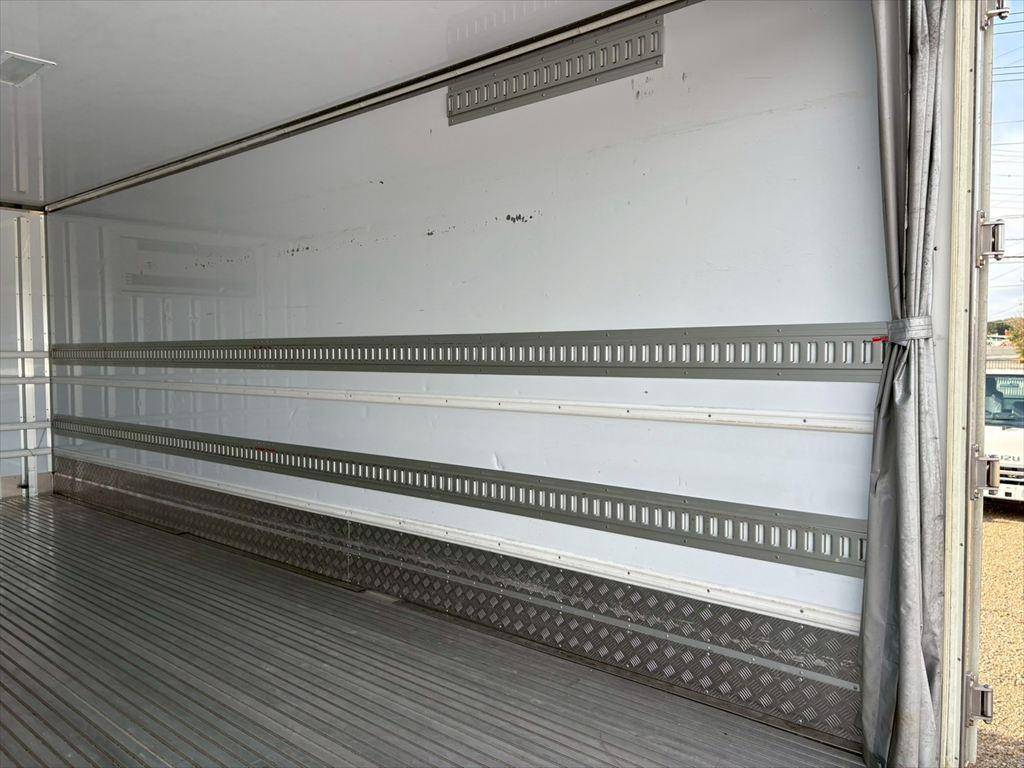 三菱ふそうファイター冷凍車（冷蔵車）中型（4t）[写真09]