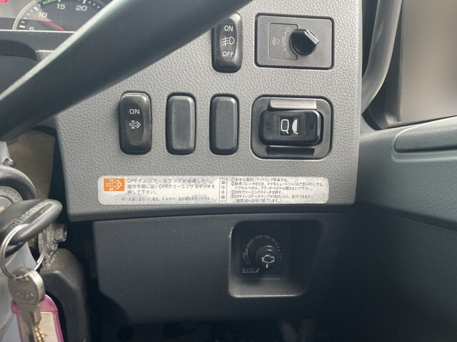 三菱ふそうファイターアルミウイング中型（4t）[写真37]