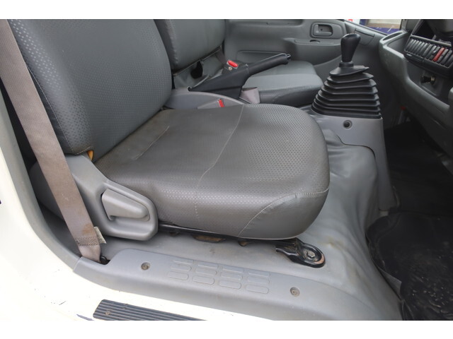 日野デュトロ平ボディ小型（2t・3t）[写真32]