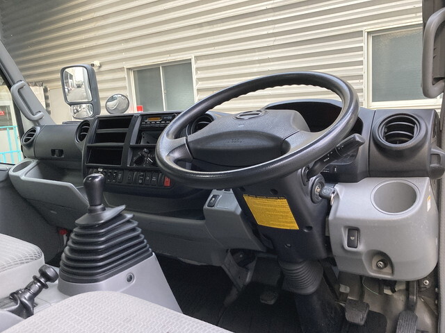 日野デュトロパネルバン小型（2t・3t）[写真16]