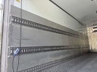 日野レンジャー冷蔵冷凍ウイング中型（4t）[写真11]