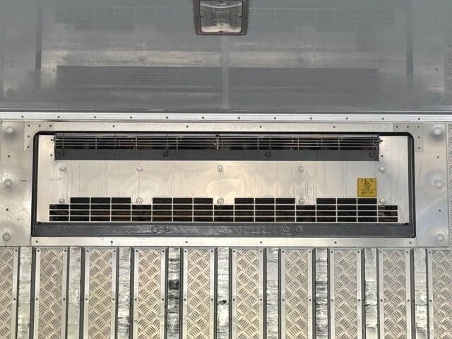 日野レンジャー冷蔵冷凍ウイング中型（4t）[写真13]