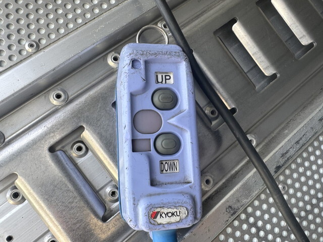 日野レンジャー冷蔵冷凍ウイング中型（4t）[写真14]