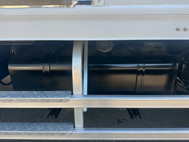 日野レンジャー冷蔵冷凍ウイング中型（4t）[写真31]