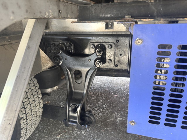 日野レンジャー冷蔵冷凍ウイング中型（4t）[写真36]