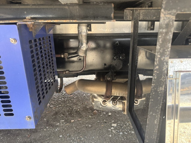 日野レンジャー冷蔵冷凍ウイング中型（4t）[写真37]