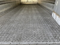 日野レンジャー冷蔵冷凍ウイング中型（4t）[写真10]