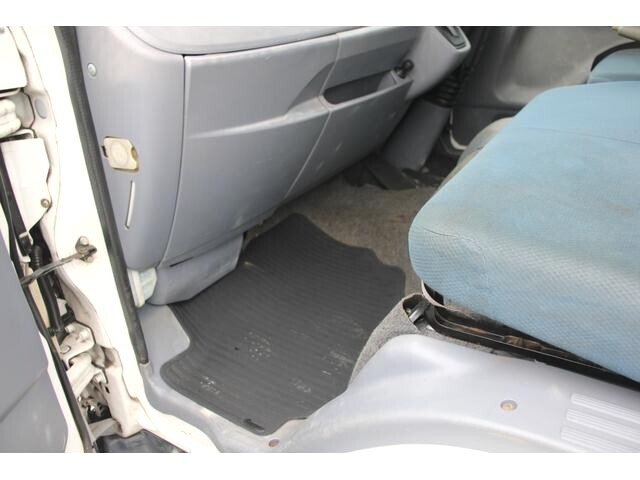 三菱ふそうキャンターダブルキャブ（Wキャブ）小型（2t・3t）[写真30]