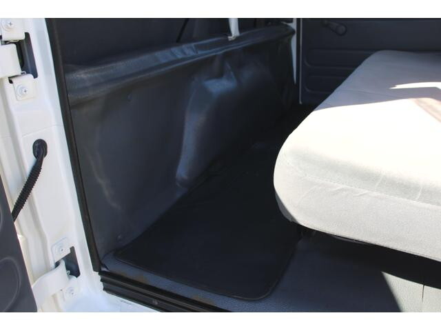 いすゞエルフダブルキャブ（Wキャブ）小型（2t・3t）[写真40]