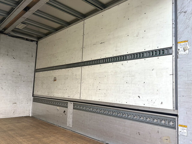 いすゞエルフアルミウイング小型（2t・3t）[写真12]