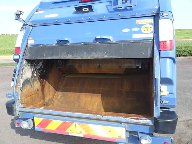 日野レンジャーパッカー車（塵芥車）増トン（6t・8t）[写真05]