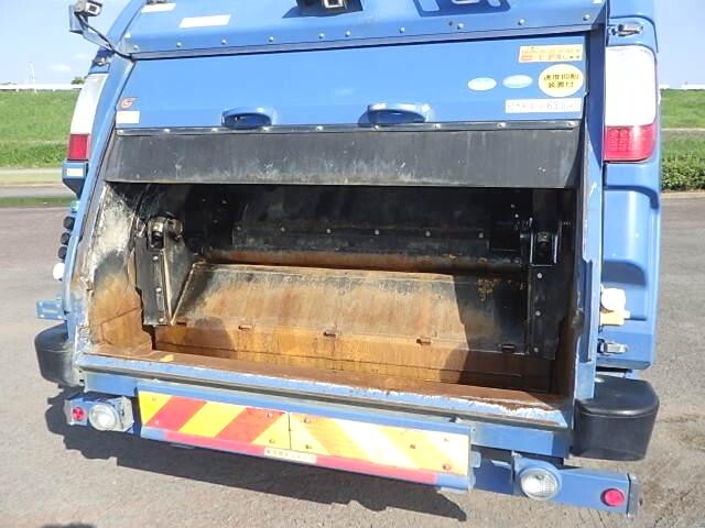 日野レンジャーパッカー車（塵芥車）増トン（6t・8t）[写真06]