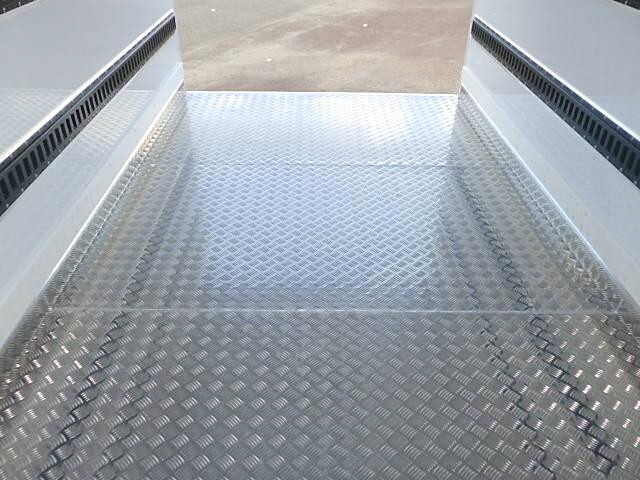 日野デュトロ冷凍車（冷蔵車）小型（2t・3t）[写真08]