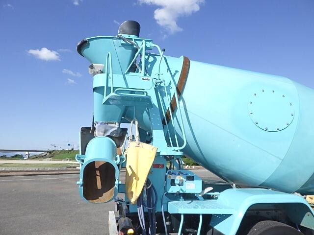 いすゞフォワードミキサー車（コンクリートミキサー）増トン（6t・8t）[写真08]