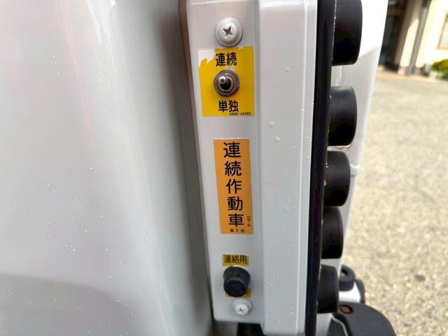 いすゞエルフパッカー車（塵芥車）小型（2t・3t）[写真16]