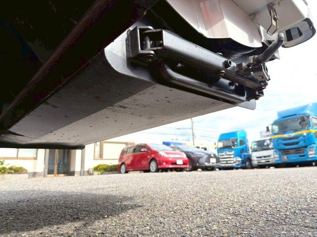 いすゞエルフパッカー車（塵芥車）小型（2t・3t）[写真17]